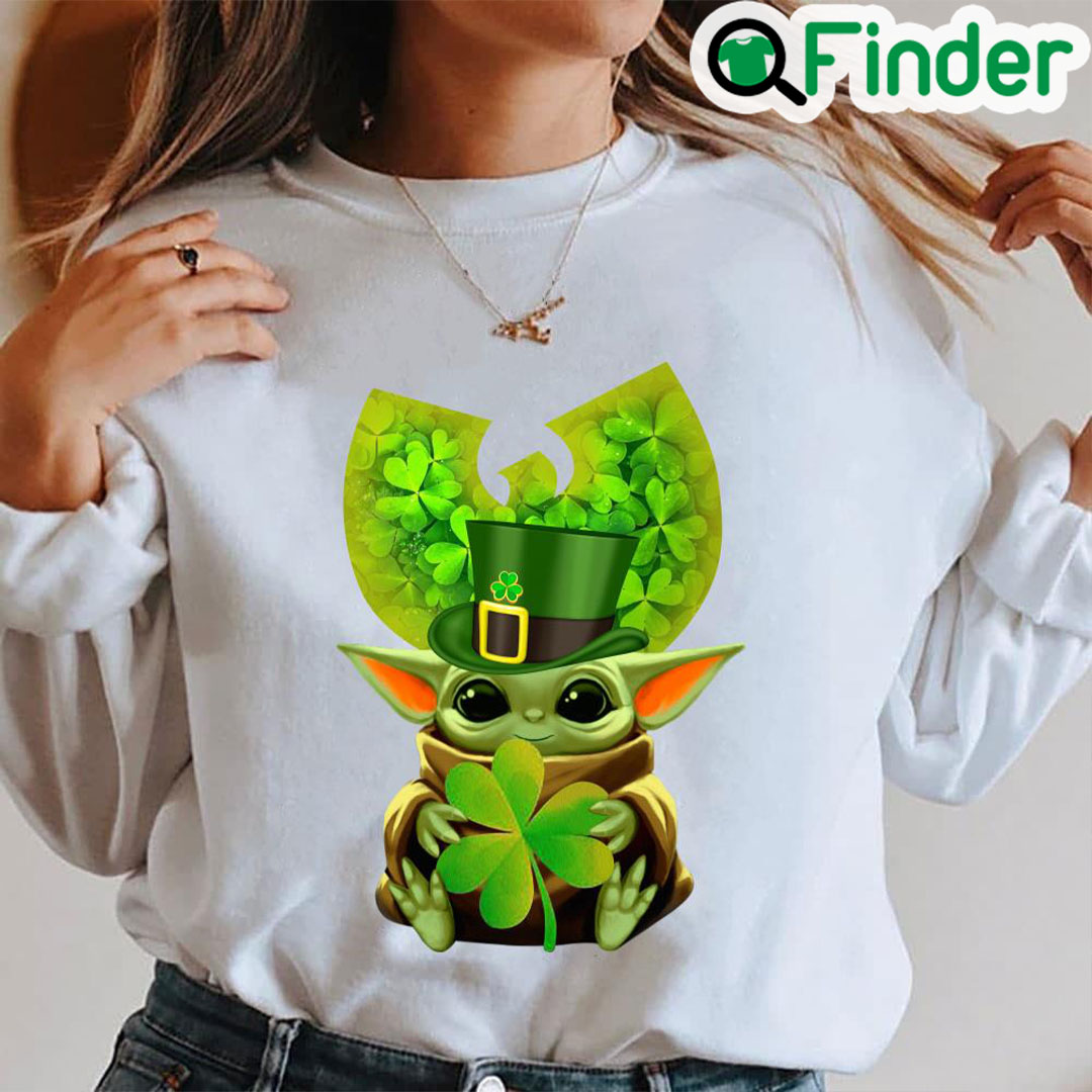 Star Wars Baby Yoda hug Wu Tang Clan Logo St. Patricks Day Sweatshirt Star Wars Baby Yoda hug Wu Tang Clan Logo St. Patricks Day Sweatshirt