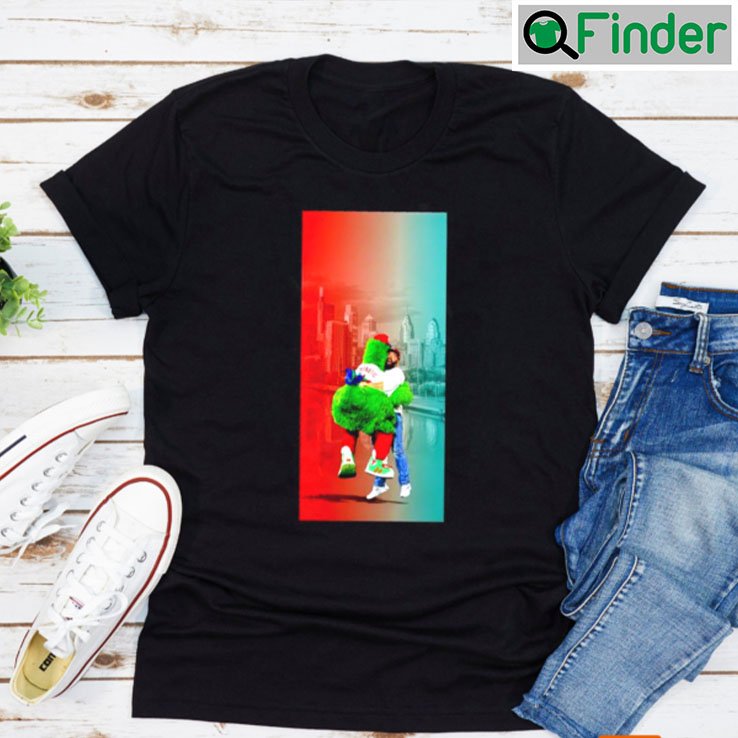 Jason Kelce Hug Philadelphia Phillies Mascot Phanatic T shirt Jason Kelce Hug Philadelphia Phillies Mascot Phanatic T shirt
