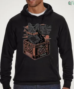 don t let life pass you by cat in a wawa milk crate eating fish vintage shirt 3